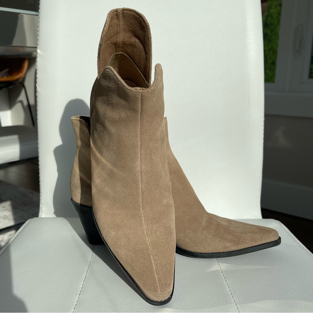 Zara suede beige color ankle boots. Size 37